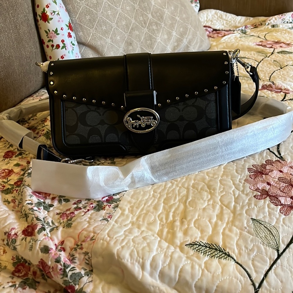 Coach Georgie Shoulder Bag, Brand New and still has shoulder strap wrapped. ❤️💕